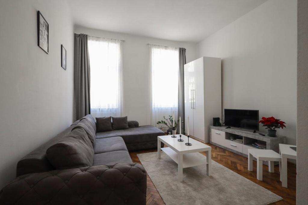 Apartment 10-Next Metro U3 Wenen Buitenkant foto