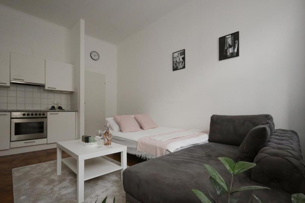 Apartment 10-Next Metro U3 Wenen Buitenkant foto