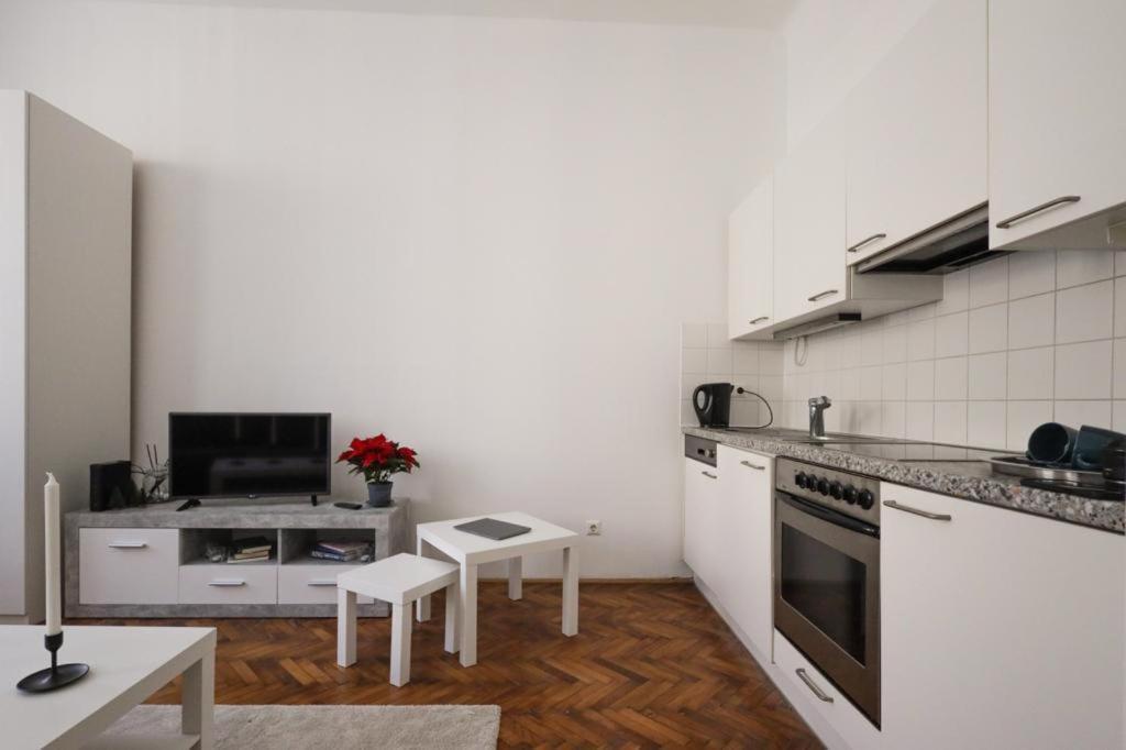 Apartment 10-Next Metro U3 Wenen Buitenkant foto